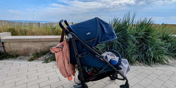 Buggy an der Ostseepromenade