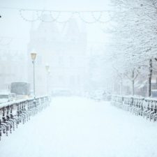 Eine winterliche, verschneite Brücke die nicht in Nürnberg ist...