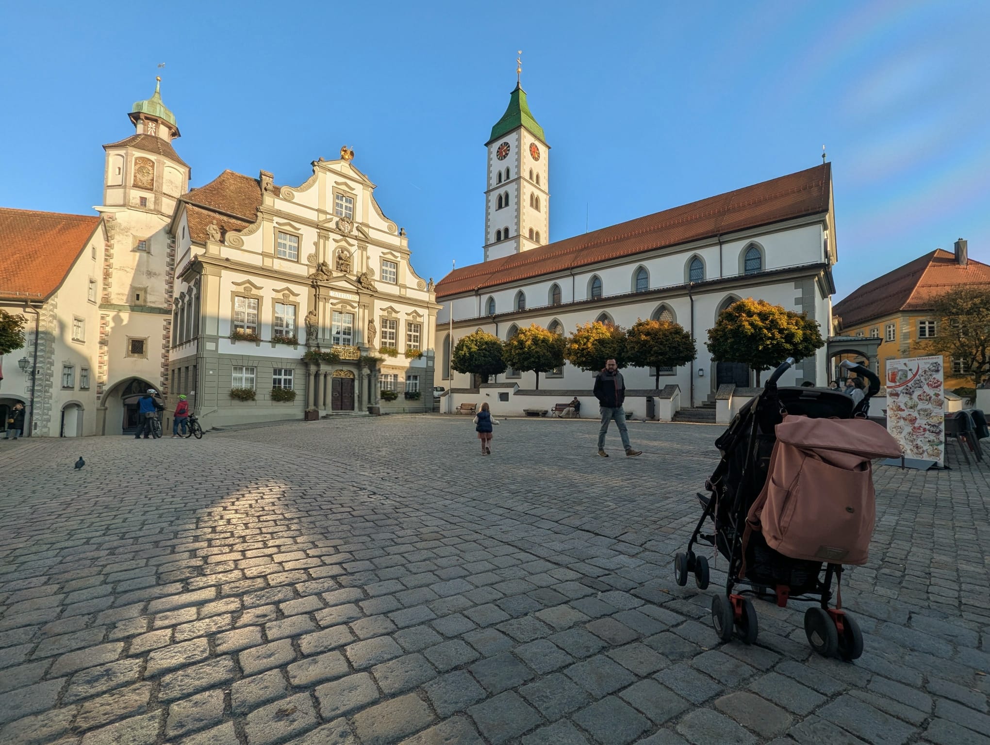 Familienalltag in einer Kleinstadt – Leben mit Kindern außerhalb der Großstadt
