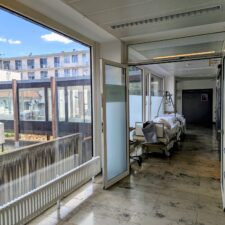 Nierenstein beim Kleinkind: Eine ungeplante Operation Flur vor dem OP-Bereich der Urologie im Klinikum Rechts der Isar.