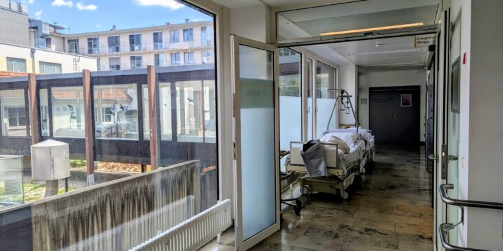 Flur vor dem OP-Bereich der Urologie im Klinikum Rechts der Isar.